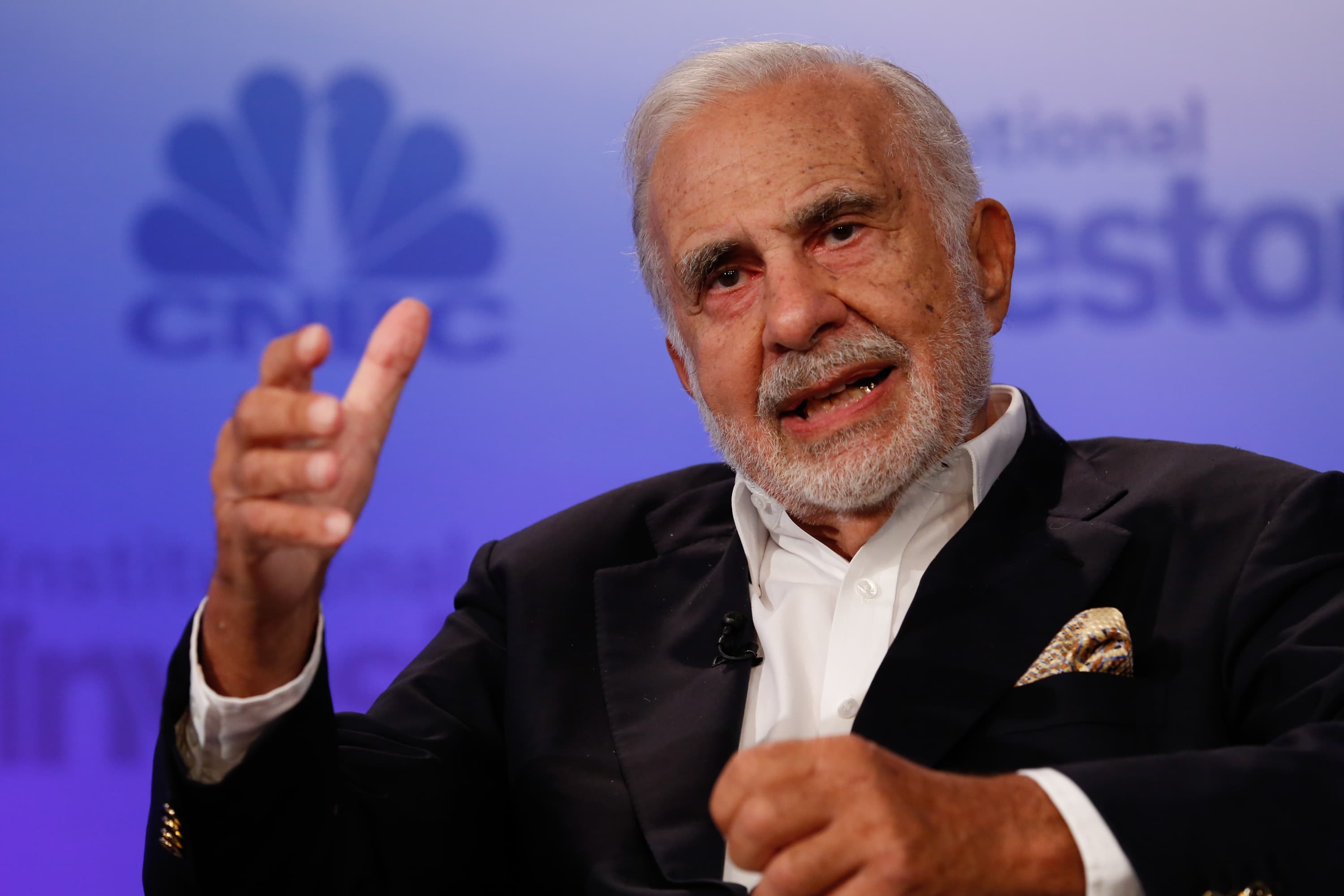 Carl Icahn warns that the market march could end in a painful correction and hedge accordingly