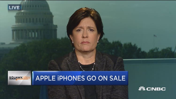 Swisher: iPhone 7 is an 'interim phone'