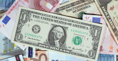 Dollar dips as robust US GDP data fail to impress 