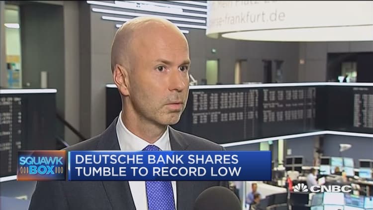 Deutche Bank shares drop on capital concerns 