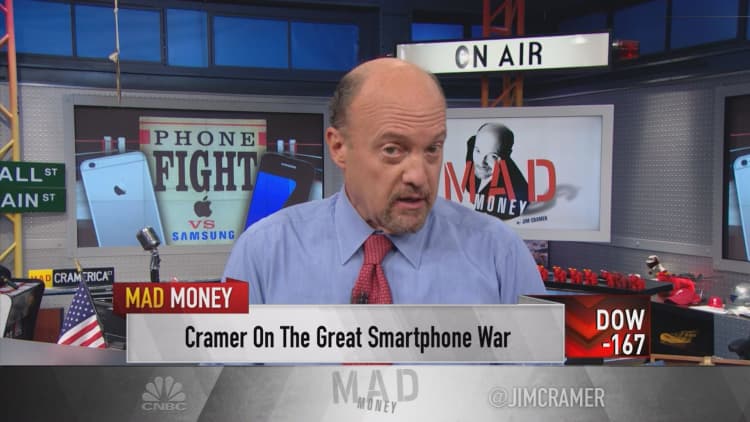 Cramer: Apple's opportunity for enormous market share right now