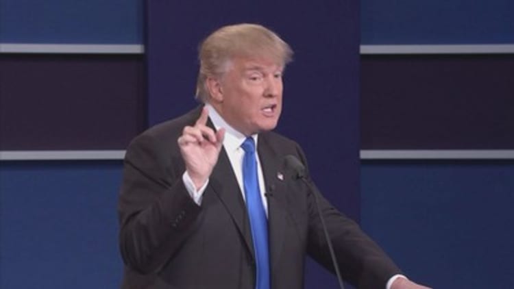 Trump complains about his debate mic