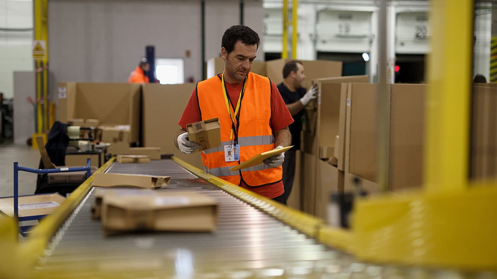 Amazon To Hire 100 000 Warehouse And Delivery Workers