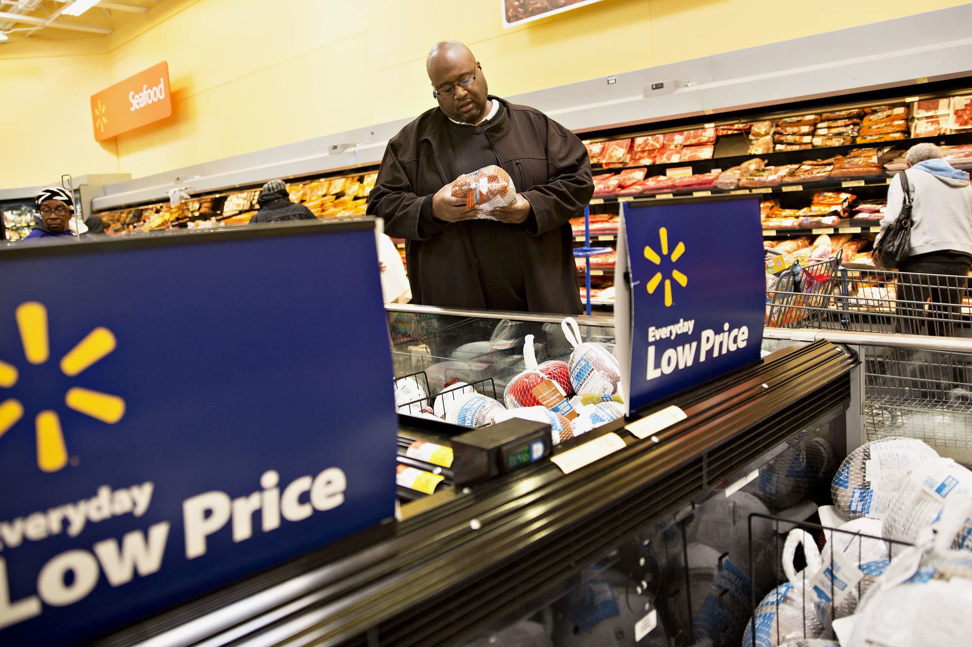 Walmart Cuts Earnings Outlook For 2019