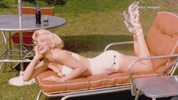 Marilyn Monroe super-fan pays $40k for a lock of her hair
