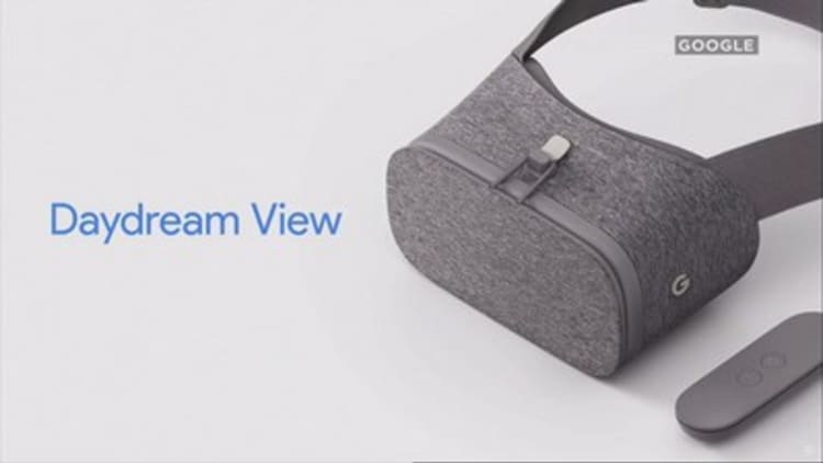 Google announces Daydream View VR headset