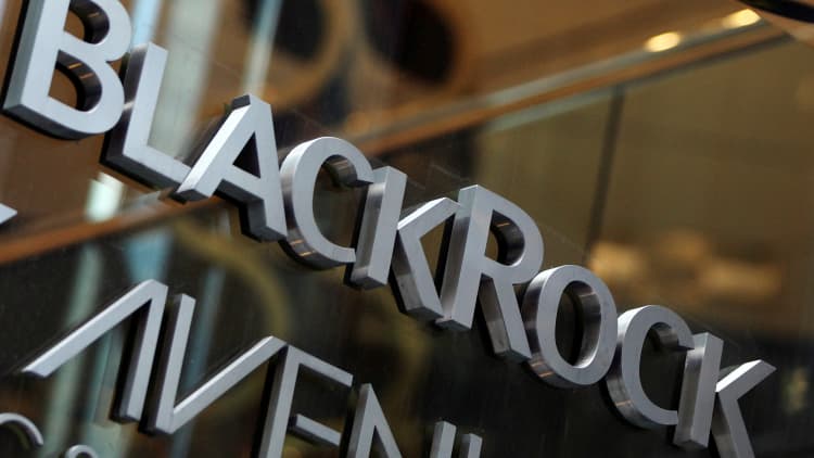 BlackRock to talk to gun makers over response to school shootings