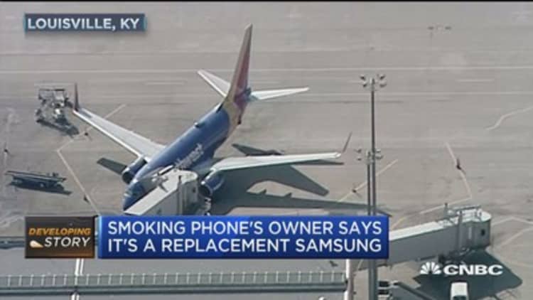 Louisville jet evacuated due to smoke from Samsung Galaxy phone