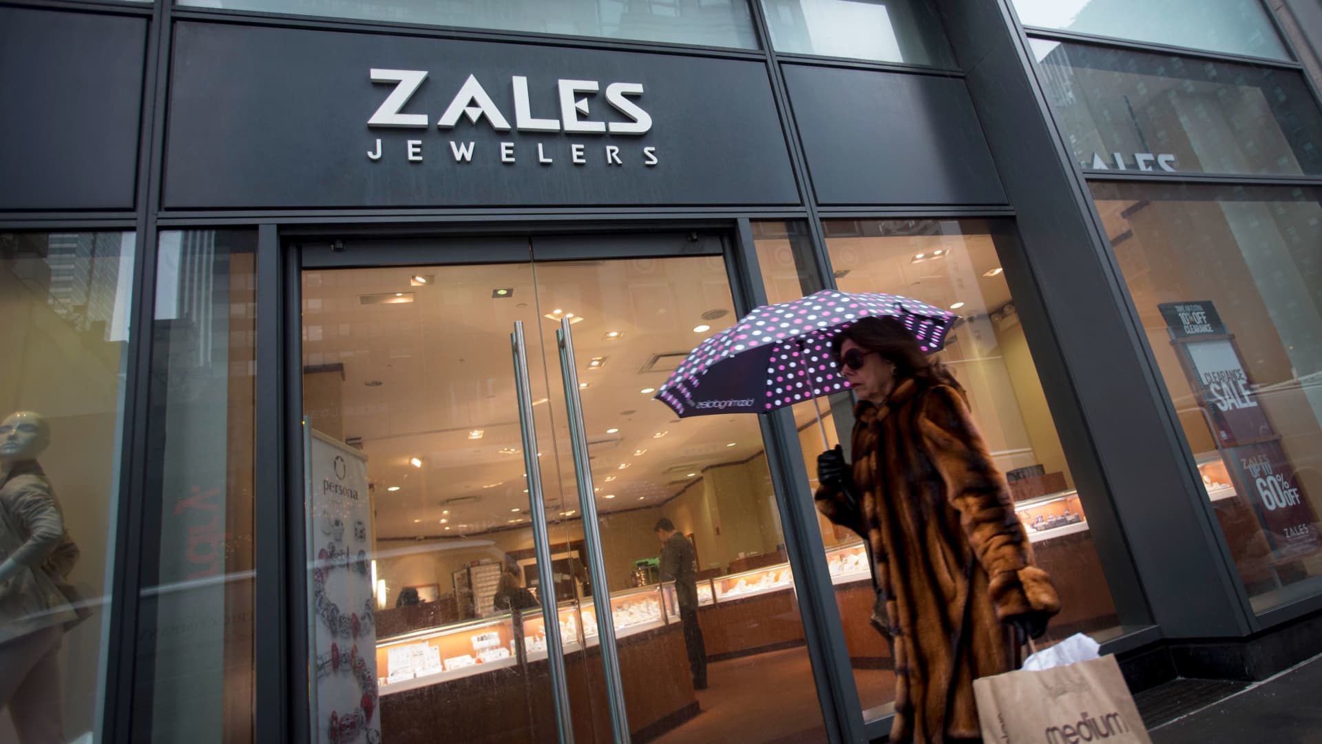 Zales owner Signet buys online jewelry brand Blue Nile to bolster its portfolio – CNBC