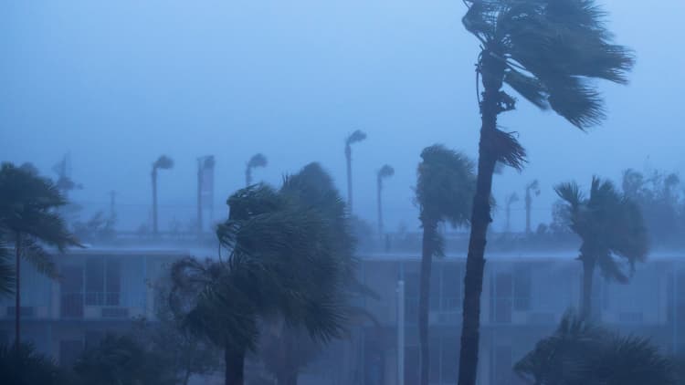 Eye of the hurricane moves closer to Florida