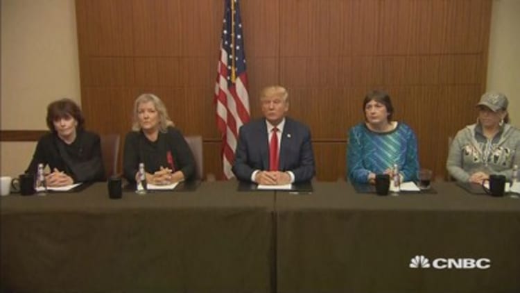 Trump appears with Bill Clinton accusers