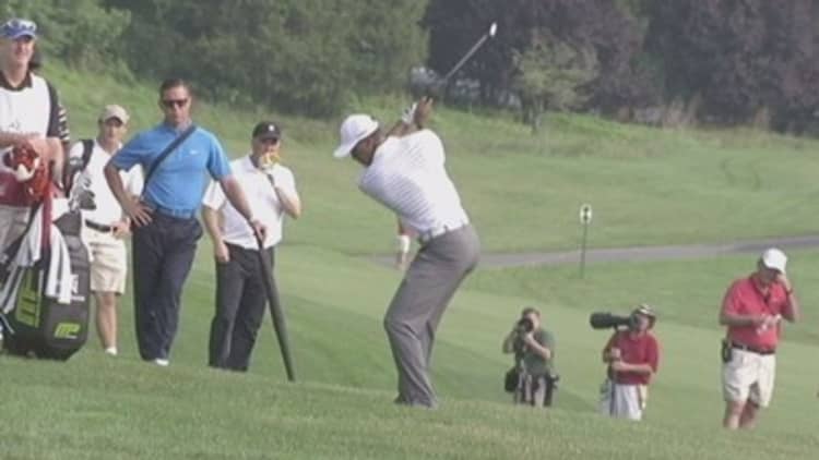 Tiger Woods delays his professional comeback 