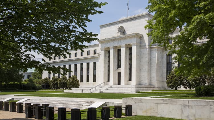 Fed minutes: Hawks fear recession in rate hike delay