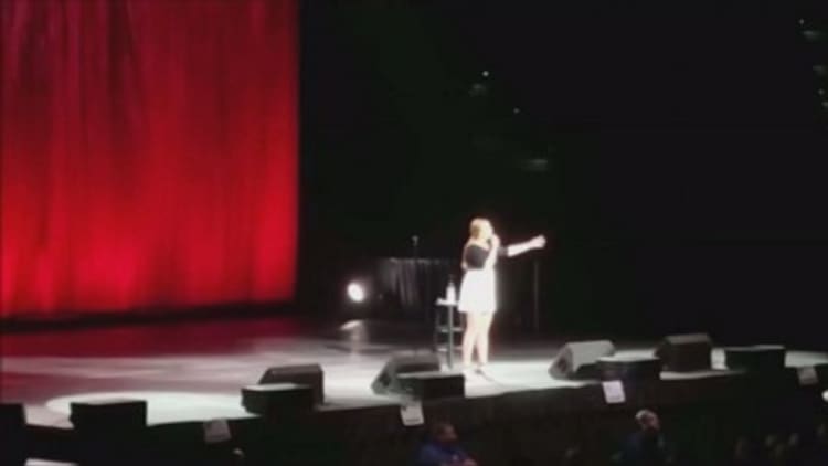 Amy Schumer slams Donald Trump at show 
