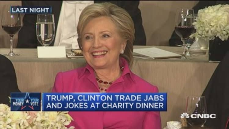 Trump, Clinton trade jabs at charity dinner 