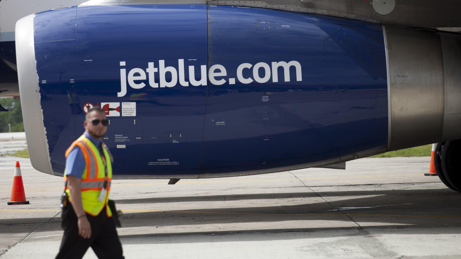 JetBlue quarterly profit misses estimates
