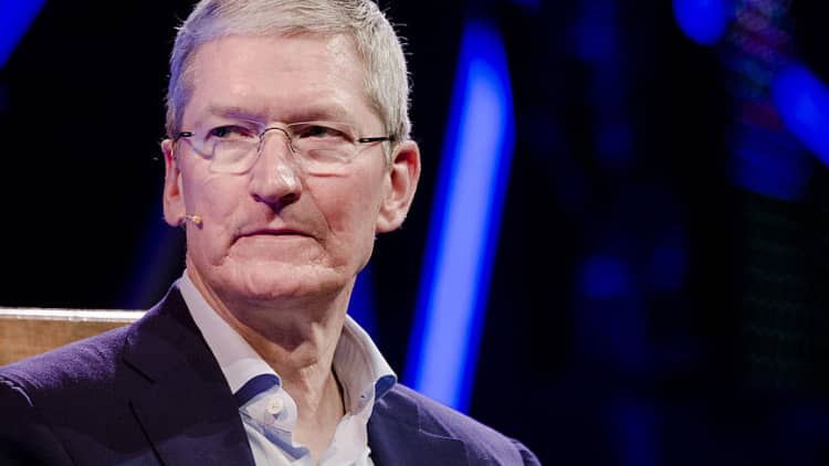 Can Tim Cook make Apple grow again?