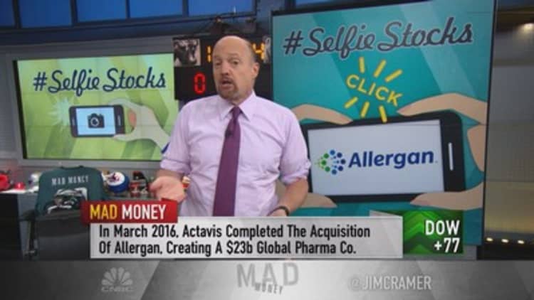 Cramer says the hottest theme on Wall Street is thanks to your selfie stick