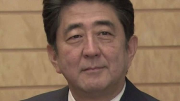 Japan's Abe to manage US-Philippines balancing act