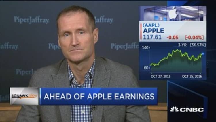 Apple earnings hinge on iPhone 7 sale success