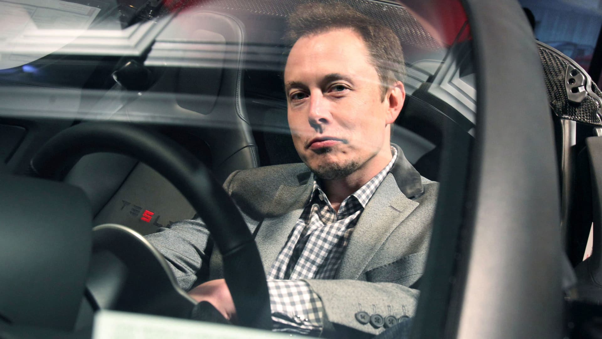 It was late 2016. Tesla CEO Elon Musk had confidently told investors that his company would be cranking out 500,000 electric cars a year by 2018. To h