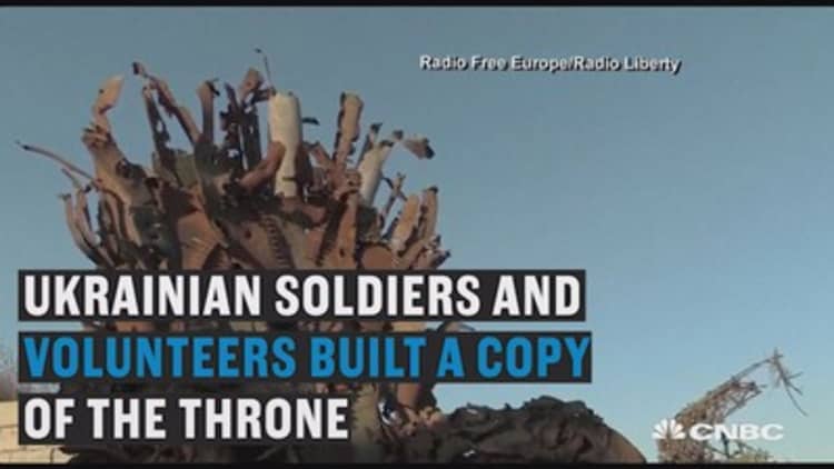 Ukrainian soldiers create throne from 'Game of Thrones'