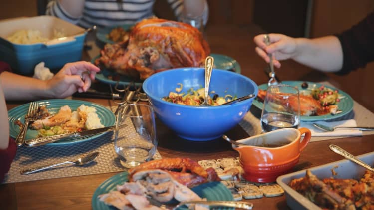 Three CNBC reporters make Thanksgiving dinner from a box