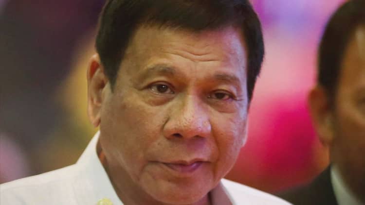 Philippine's Duterte nixes arms deal with US