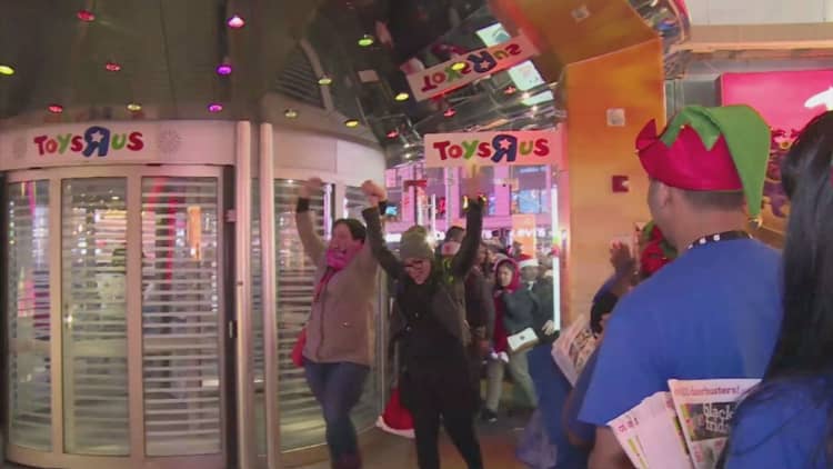 Toys R Us plans to open after Thanksgiving dinner