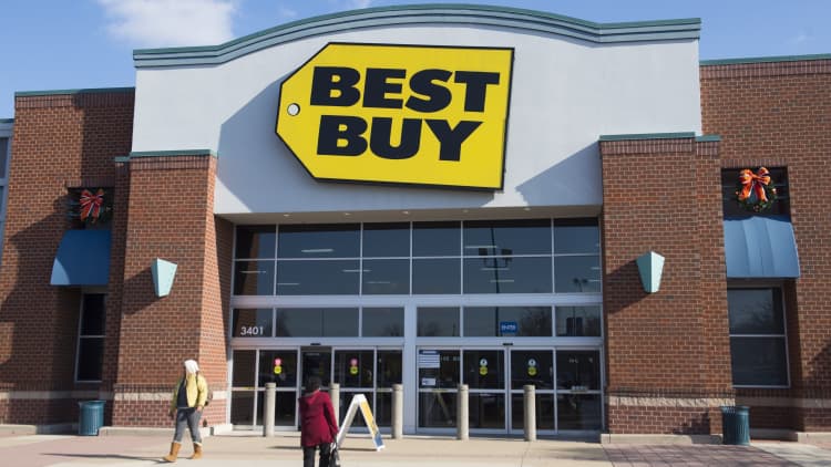 Best Buy posts EPS, revenue beat for first quarter