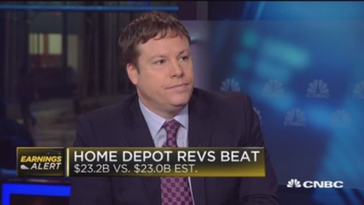Home Depot beats Street on top and bottom line