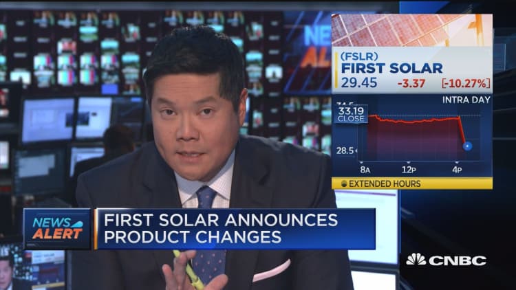 First Solar gives weak 2017 guidance