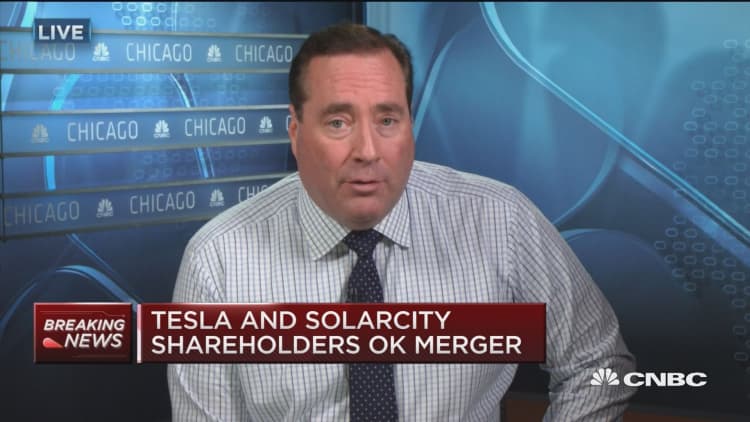Tesla and SolarCity shareholders OK merger