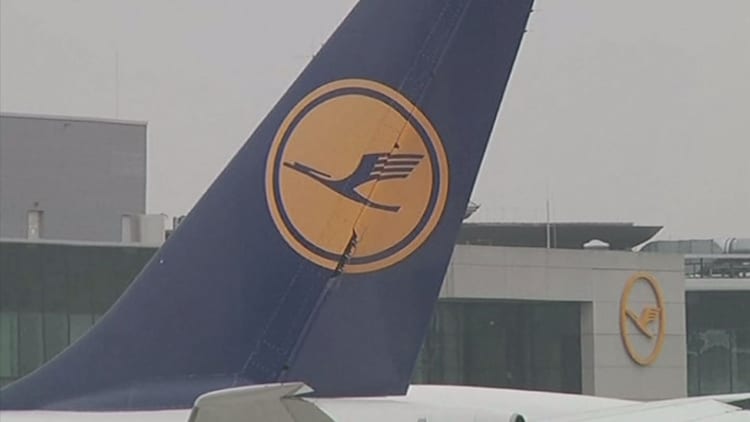 Lufthansa cancels 900 flights amid pilots' strike