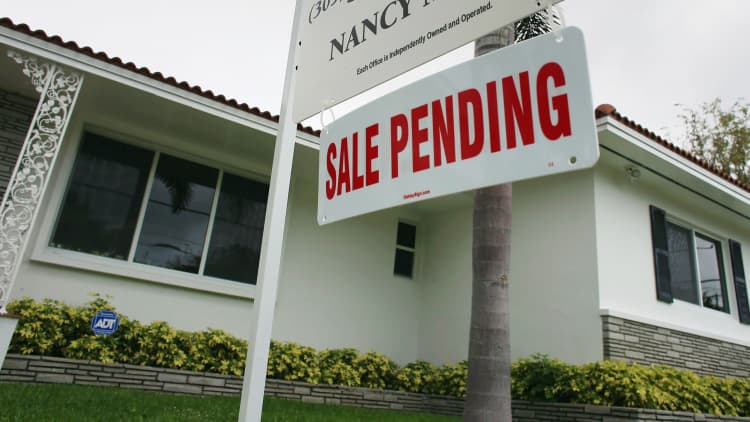 Pending home sales post first annual gain since March