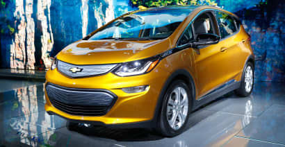 GM recalling Chevrolet Bolt EVs due to fire risks amid federal probe