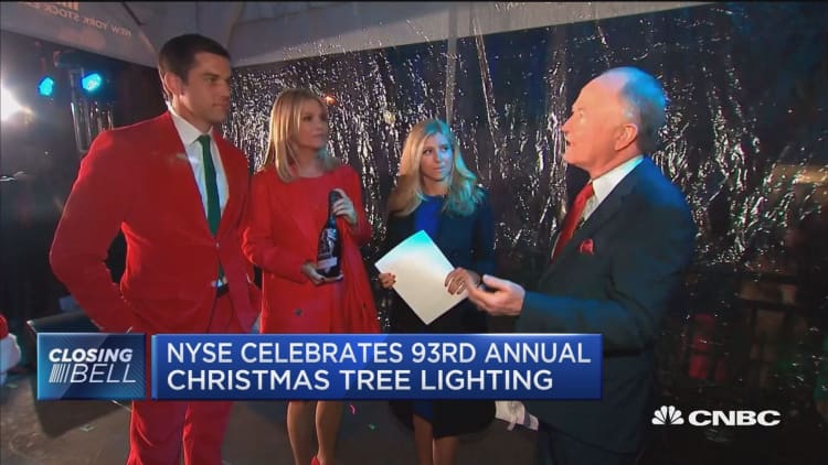 NYSE celebrates 93rd annual Christmas tree lighting