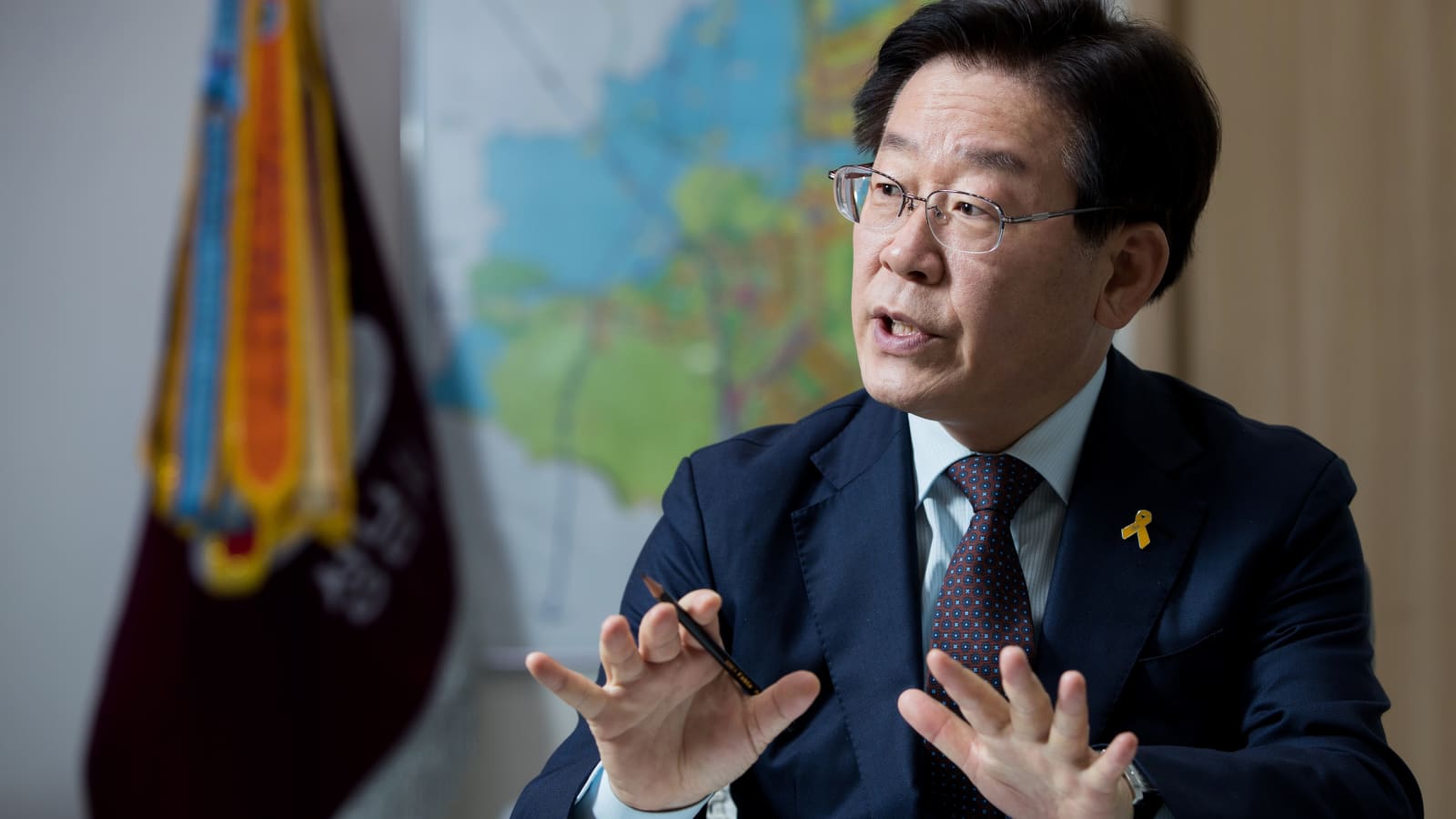 Lee Jae-myung, South Korea's Bernie Sanders, to benefit from  anti-establishment sentiment