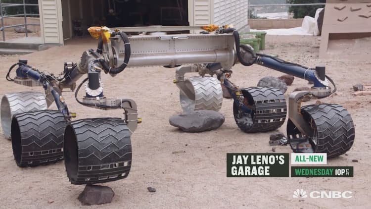 Jay Leno drives a version of the $2.5 billion Mars Rover