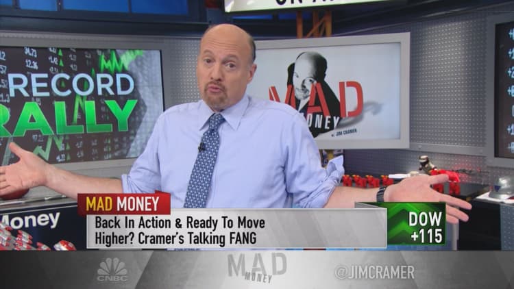 Cramer banks on the Fed to make Apple much, much juicier