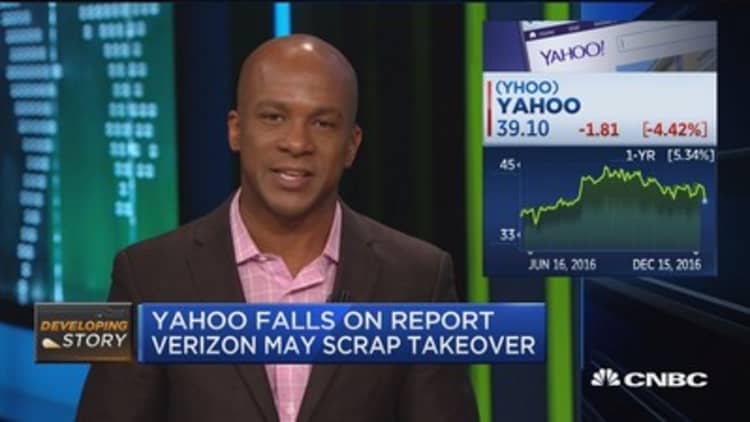 Yahoo falls on report Verizon may scrap takeover