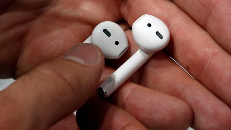 Apple analyst: Watch and AirPods aren't selling at all