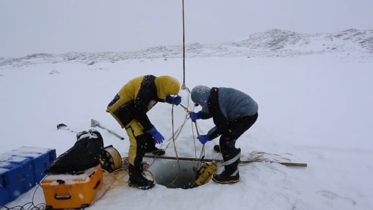  Underwater robot offers rare glimpse under Antarctica sea ice