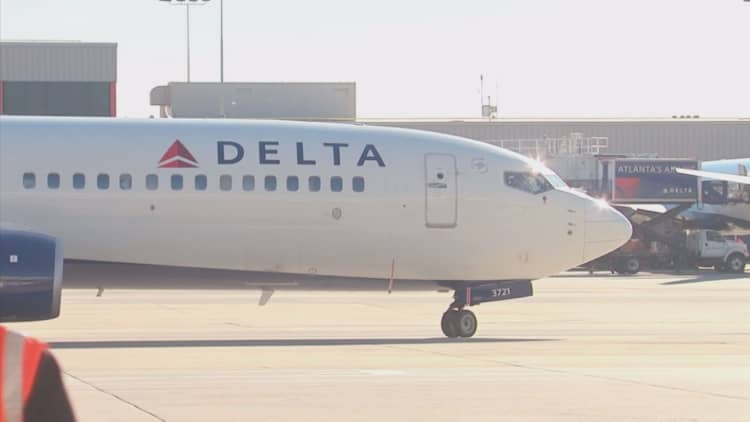 YouTube star famous for pranks accuses Delta of discrimination
