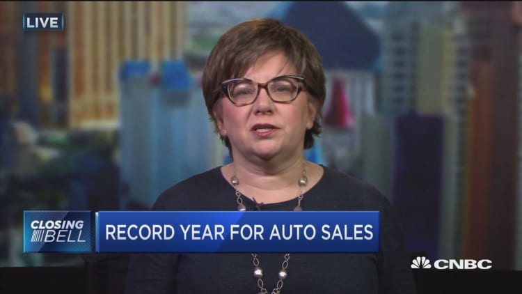 Are record auto sales plateauing? 