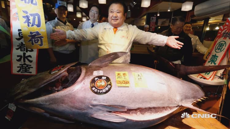 This giant tuna just auctioned for $632,000 in Japan
