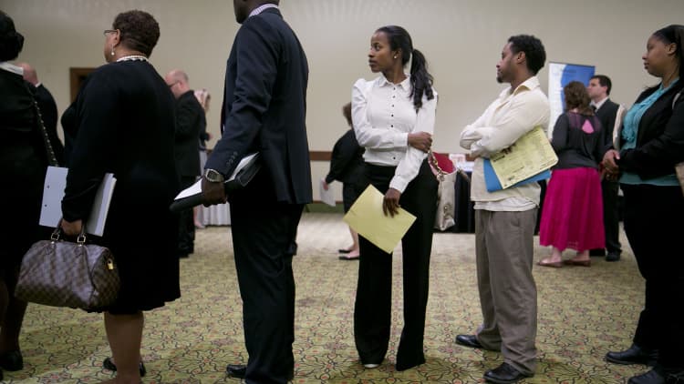 Initial jobless claims down 25K to 234,000