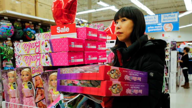 Holiday sales beat forecasts, jump 4 percent in November and December