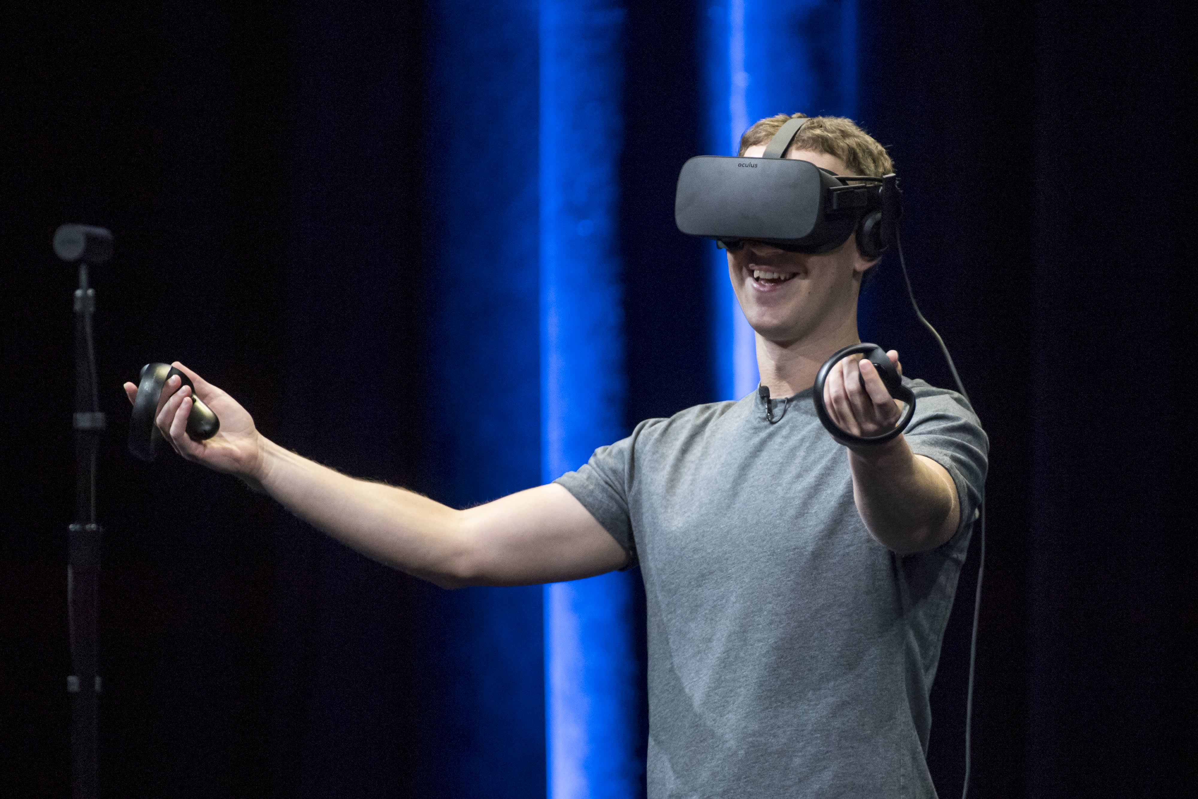 Kommunist Ulempe kugle Facebook's Oculus cuts price again on virtual reality headset