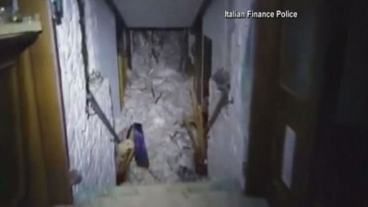 Avalanche hits Italian hotel, leaving 30 feared dead